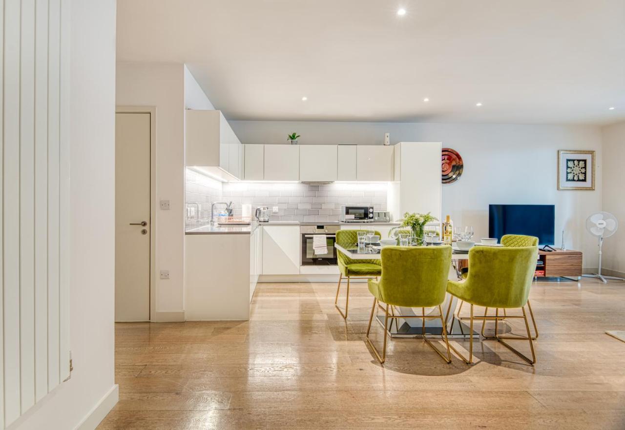 Austin David Apartments Royal Wharf Лондон Екстериор снимка