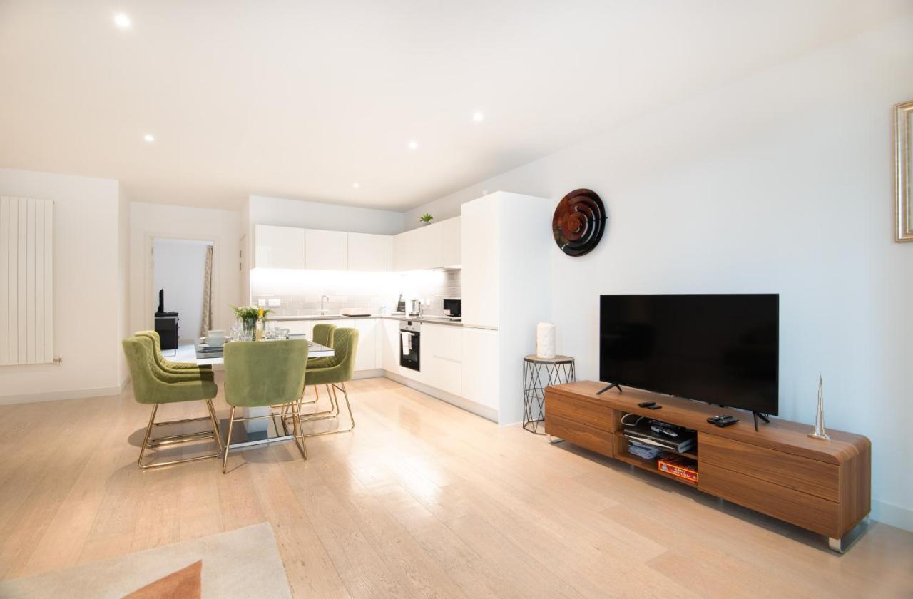 Austin David Apartments Royal Wharf Лондон Екстериор снимка